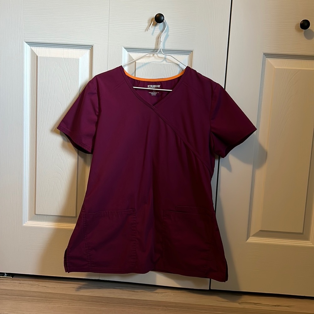 Scrub Star Size Small Top